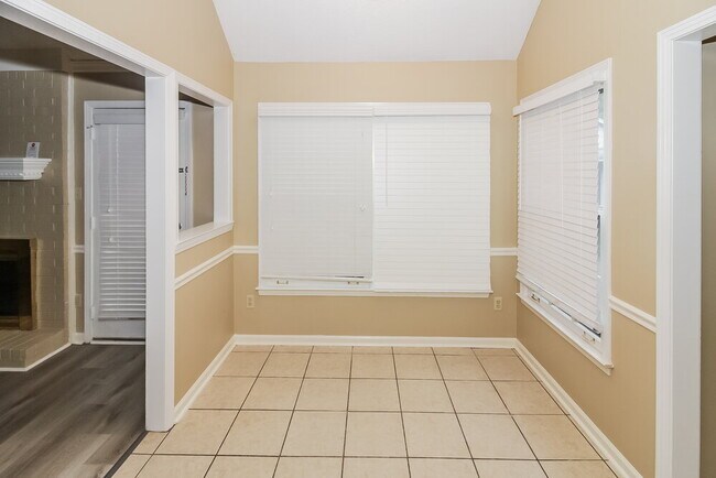 Foto del edificio - 951 Cully Rd