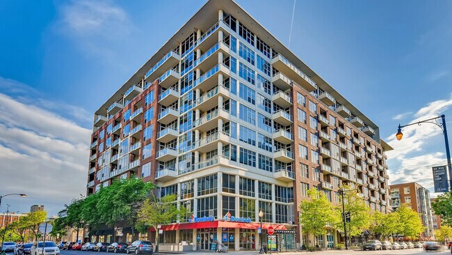 Exterior - 901 W Madison St