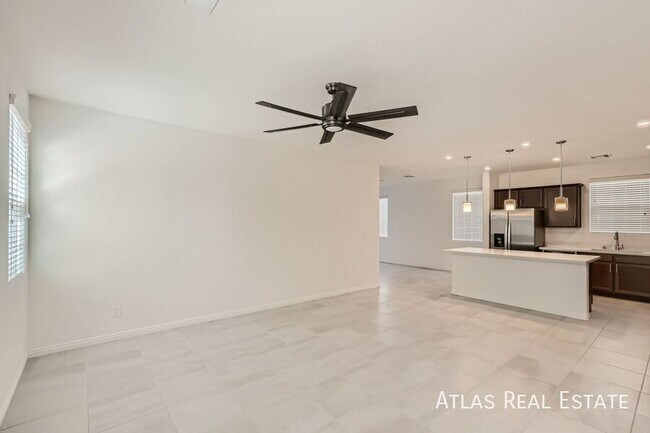 Foto del edificio - 3028 Misty Pine Ave.