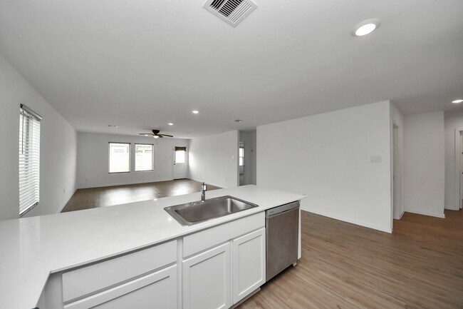 Foto del edificio - 1607 Red Oak Dr
