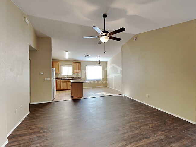 Foto del edificio - 7808 S Baja Stone Ave