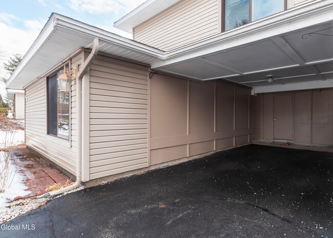 Building Photo - 43 Commons Dr