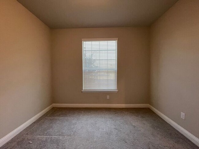 Building Photo - Flower Mound townhome like new ready for o...