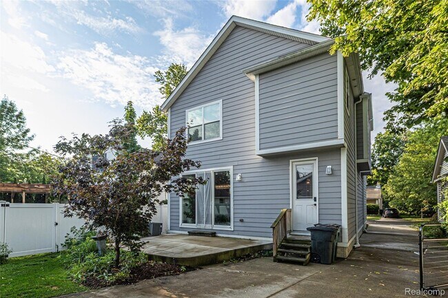 Foto del edificio - 16276 Kirkshire Ave
