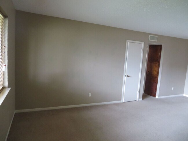 Foto del edificio - 2202 Hunt Dr