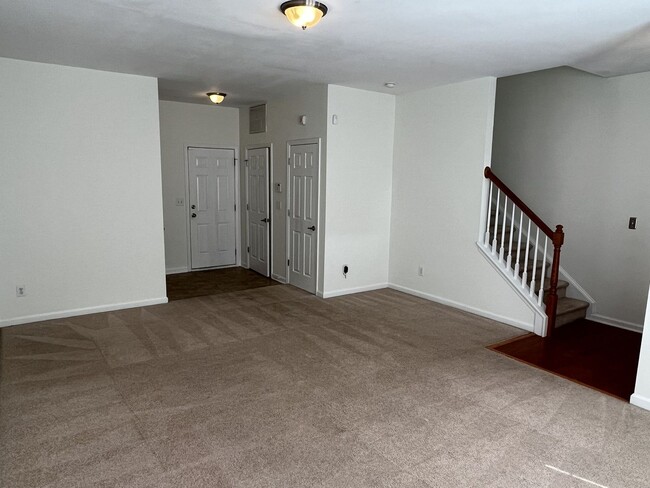 Foto del edificio - 3 Bed, 3 Story Townhome in desired Ayrsley