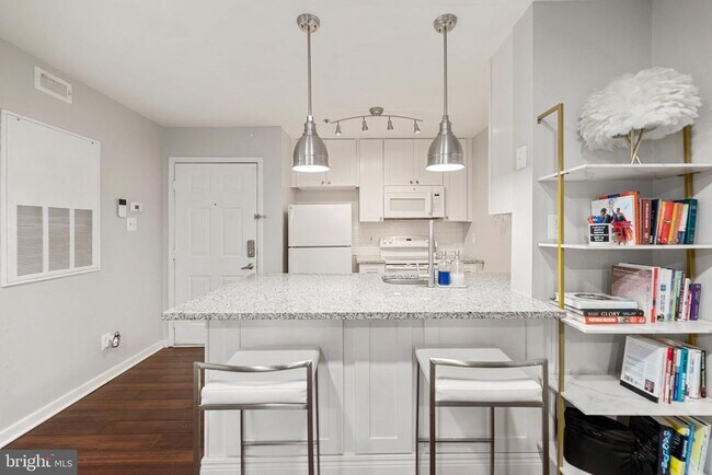 Foto del edificio - 3309 Wyndham Cir