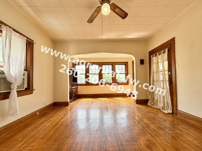 Building Photo - 811 Columbia Ave