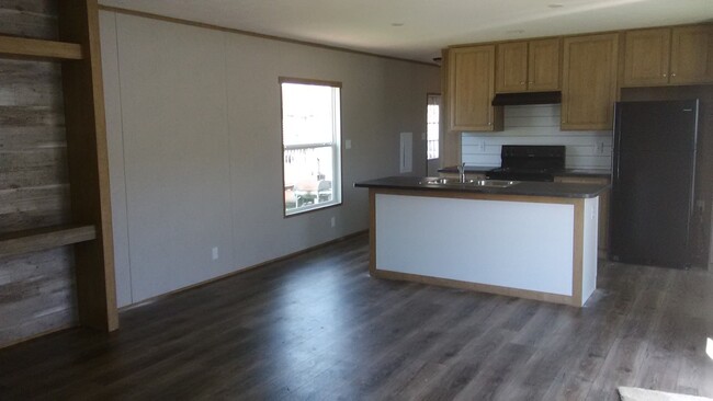 Building Photo - 261 Park Dr