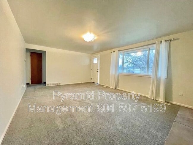 Building Photo - 874 E Angelina Ave