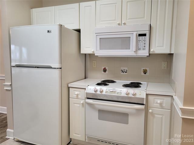 Foto del edificio - 8615 Coralbell Ln