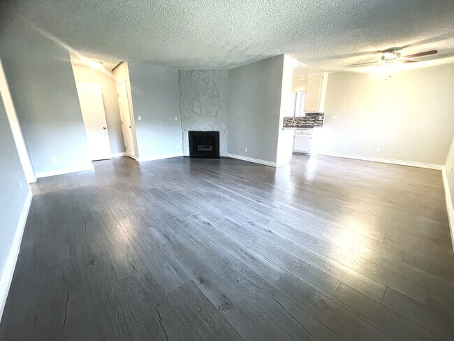 Foto del edificio - 10914 Rose Ave