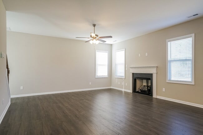 Building Photo - 47 Greenview St
