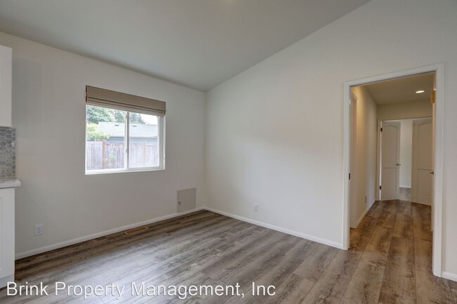 Building Photo - 3 br, 2 bath House - 17404 NE 10th St
