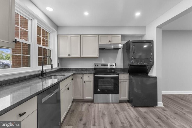 Building Photo - 1044 Ramsgate Ct
