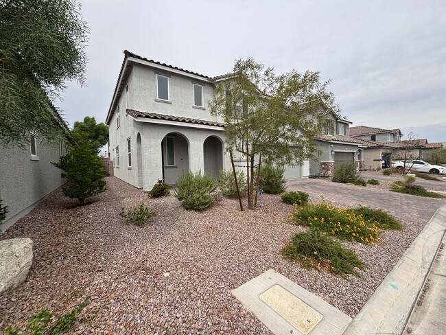 Foto del edificio - Beautiful 5-Bedroom, 4.5-Bath Home with St...