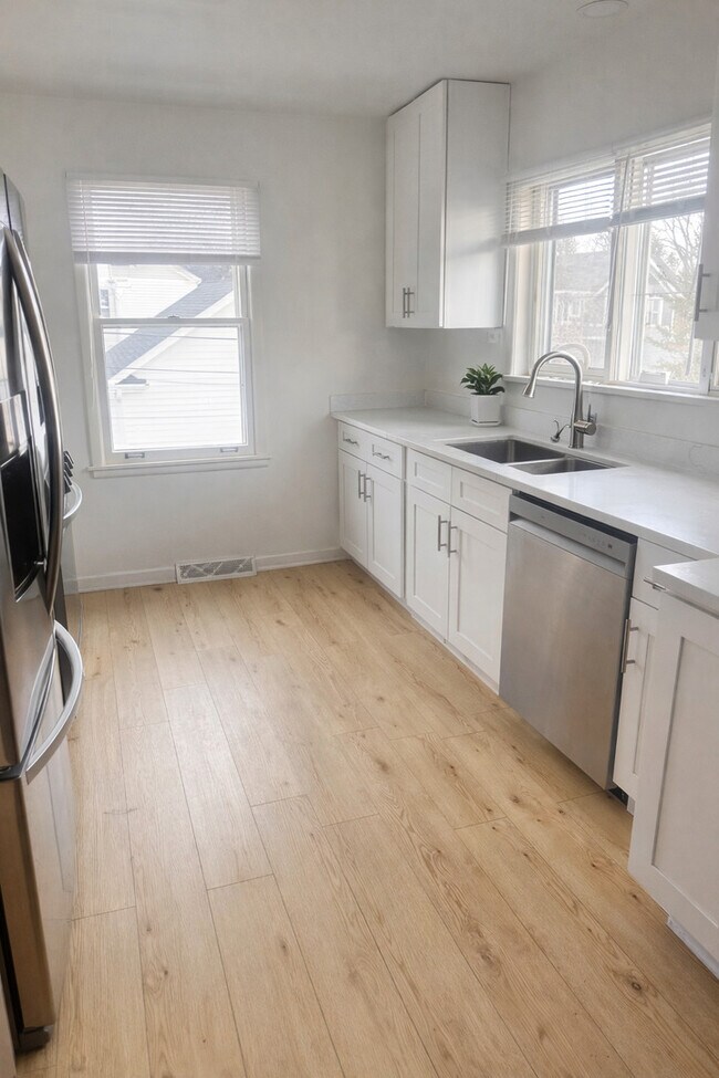 Building Photo - 580 Ivy Ct