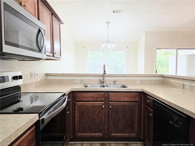 Foto del edificio - 6768 Willowbrook Dr