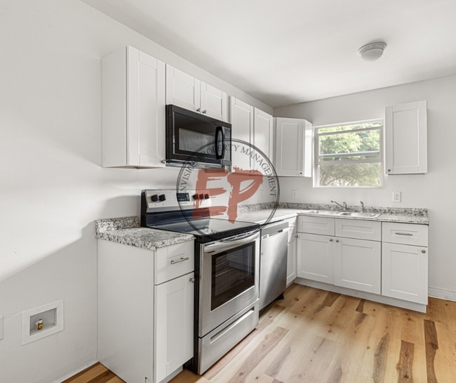 Building Photo - 1920 Lyle Ave