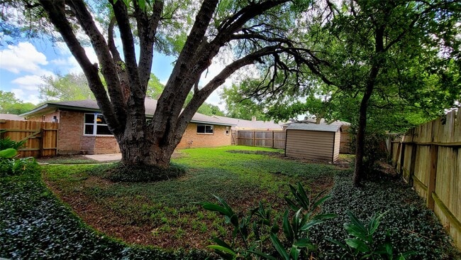 Building Photo - 12303 Meadow Berry Dr