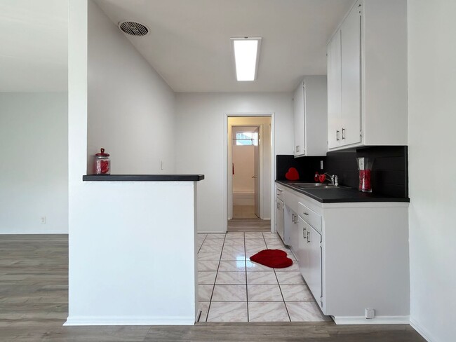 Building Photo - LB0290