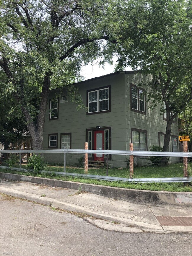 Foto del edificio - 1 br, 1 bath Duplex - 211 Robert E Lee C -...