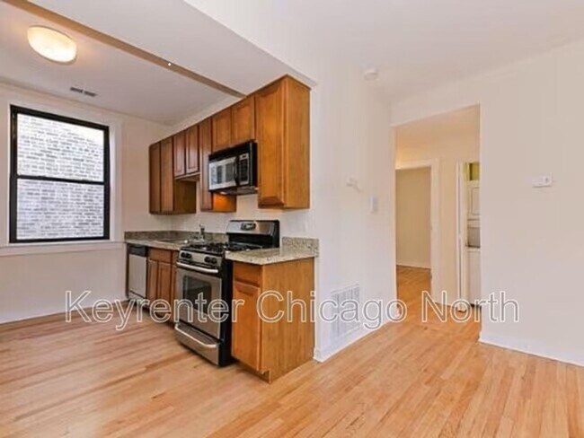 Photo - 907 W Cornelia Ave  Apt 3N