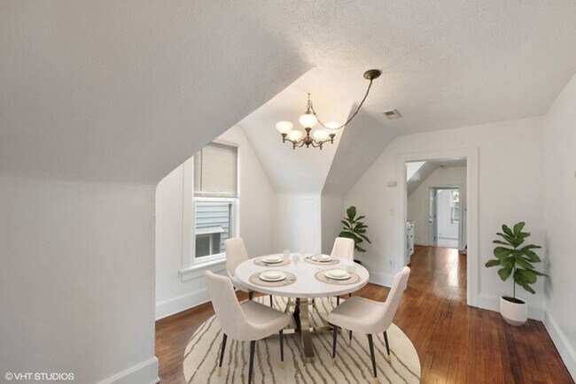 Foto del edificio - 1747 W Newport Ave