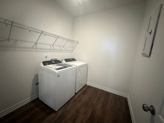 Building Photo - 302 Rustic Grv