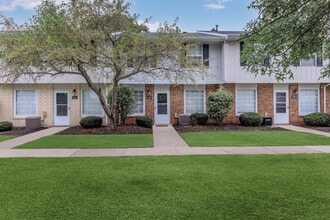 Building Photo - Westchester Townhomes