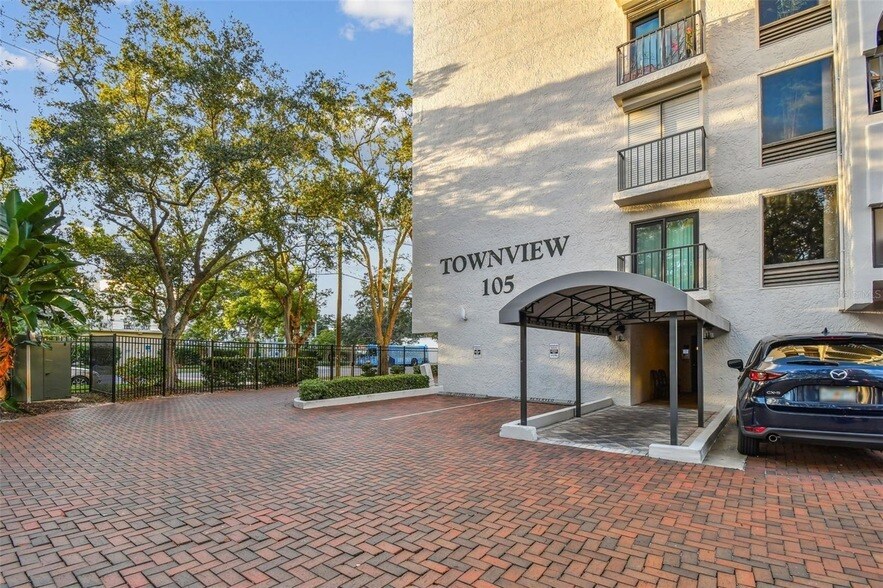 Foto principal - 105 4th Ave NE