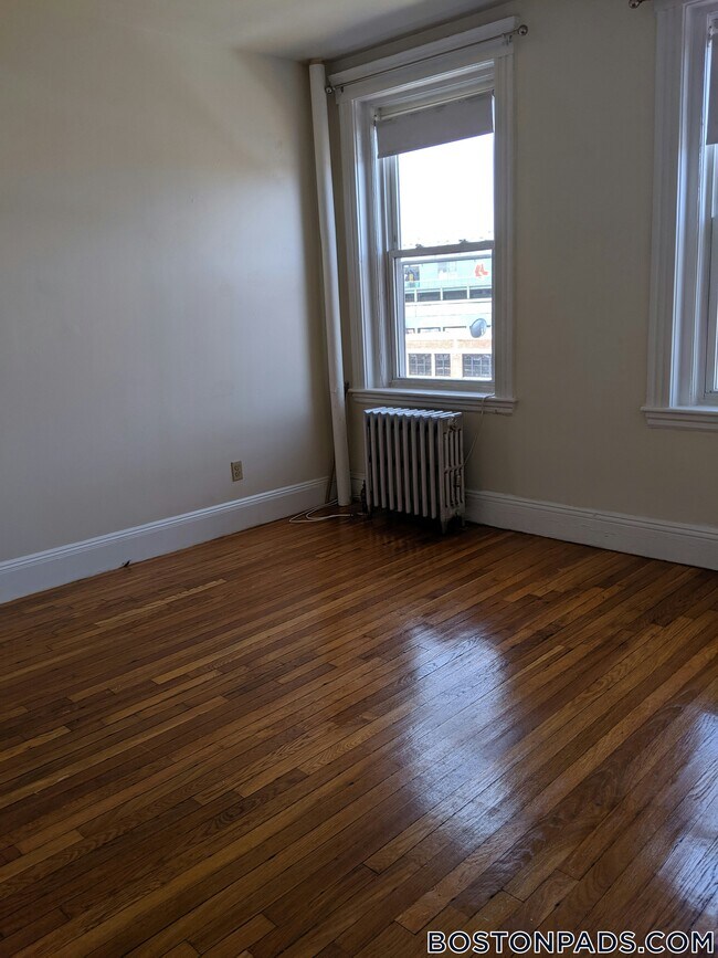 Building Photo - 1191 Boylston St