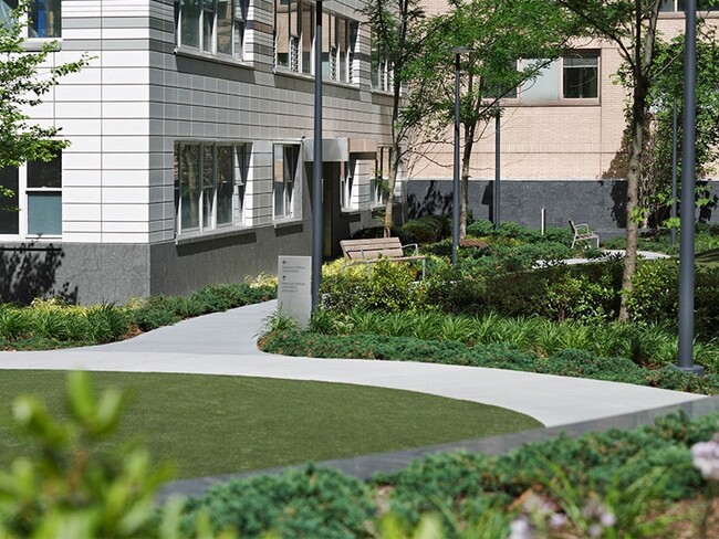 Foto del edificio - 215 E 68th St