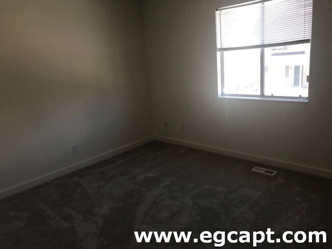 Foto del edificio - 1239 N 400 E