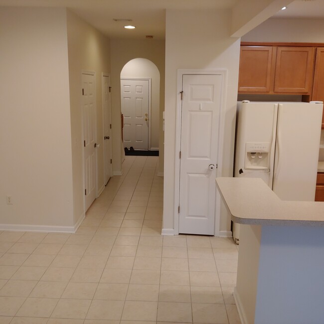 Building Photo - 323 Sunstone Ct