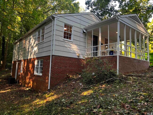 Building Photo - 608 Dennis Ave