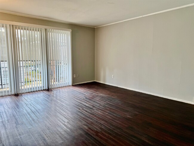 Building Photo - 1000 Heights Blvd
