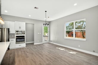 Building Photo - 4517 Larch Ln