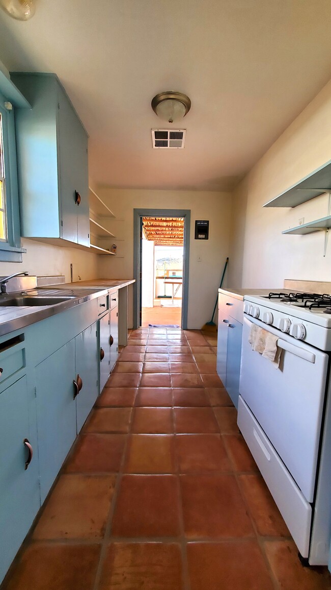 Galley Kitchen - 621 W Solana Ave