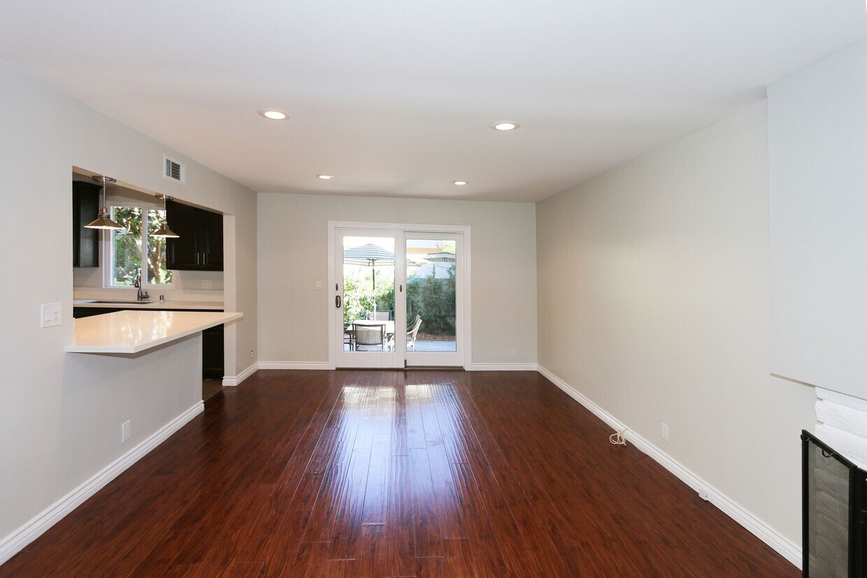Foto principal - 12024 Alberta Dr