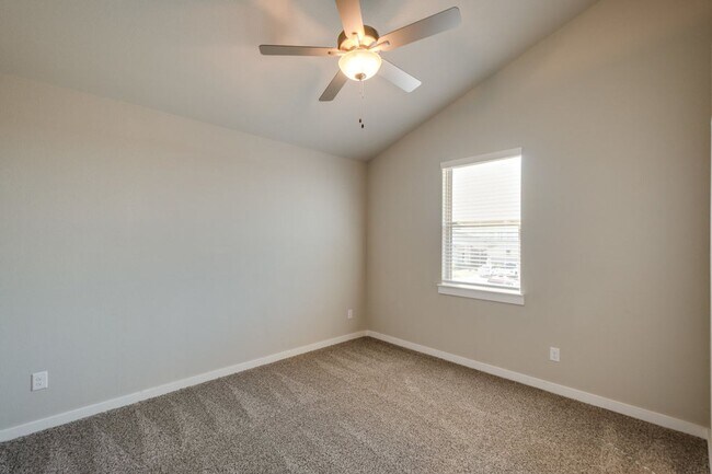 Foto del edificio - AVAILABLE NOW! GORGEOUS 2 BEDROOM FOUR PLE...