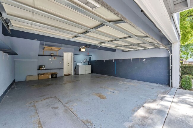 Building Photo - 111 S Sierra Madre Blvd