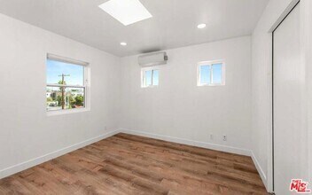 Building Photo - 667 Brooks Ave
