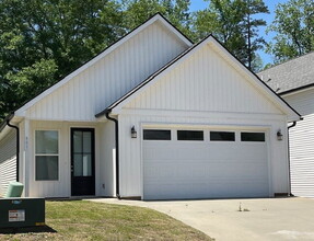 Building Photo - 402 Albus Dr