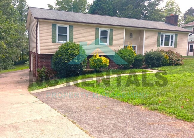 Foto del edificio - 730 Motor Rd