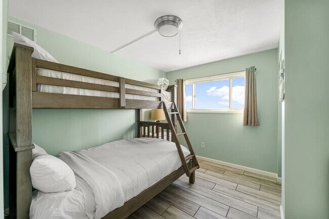 Foto del edificio - 8743 Thomas Dr