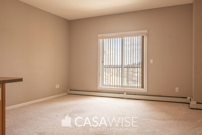 Building Photo - 226-226 Macewan Rd