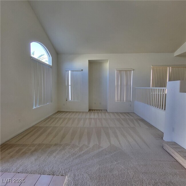 Foto del edificio - 211 Tayman Park Ave