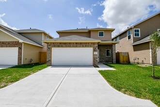 Building Photo - 2819 Topiary Ln