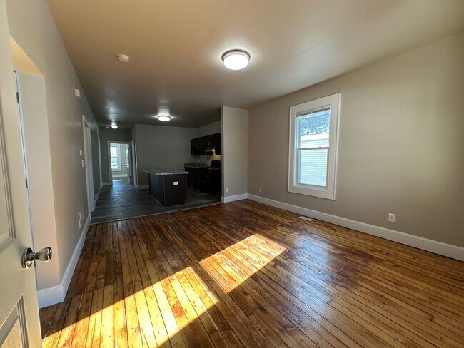 Foto del edificio - Large Open Concept 5BR/2BA Rent to Own Home